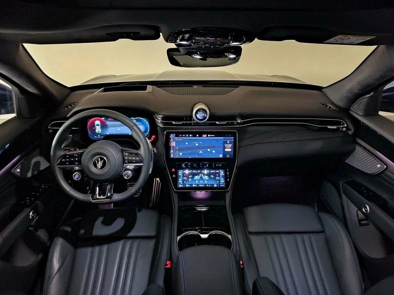 Настоящий эксклюзив: крупный российский дилер продает кроссовер Maserati Grecale GT 2023. У него 300 л.с., полный привод, 8-ступенчатый «автомат» и относительно небольшой пробег